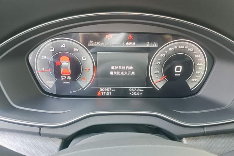 Used Audi Q5L 2022 45T Luxury Dynamic Model Odometer Close Up
