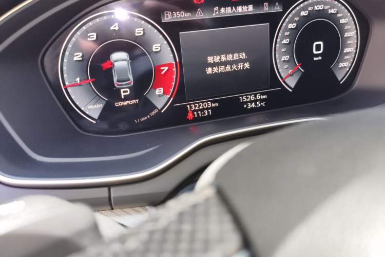Used Audi Q5L 2022 45T Luxury Dynamic Model Odometer Close Up