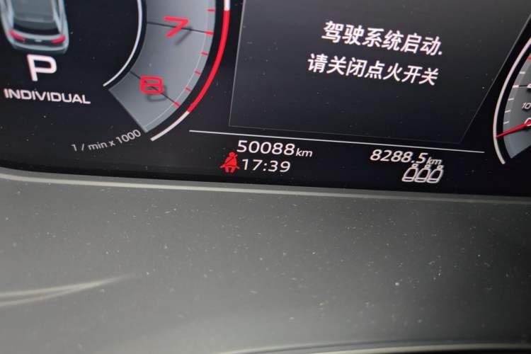 Used Audi Q5L 2022 45T Luxury Dynamic Model Odometer Close Up
