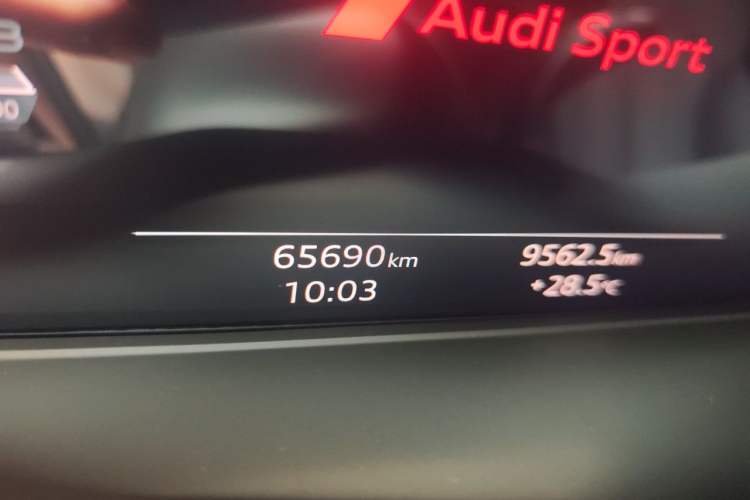 Used Audi Q5L 2022 Updated 45T Luxury Dynamic Version Odometer Close Up