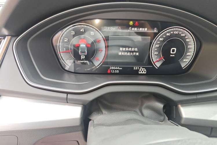 Used Audi Q5L 2022 40T Fashionable and Dynamic Model Odometer Close Up