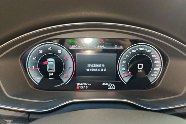 Used Audi Q5L 2022 40T Luxury Dynamic Model Odometer Close Up