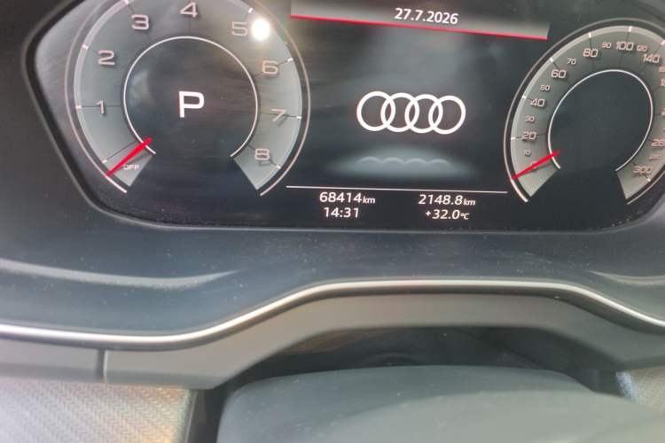 Used Audi Q5L 2022 45T Luxury Dynamic Model Odometer Close Up