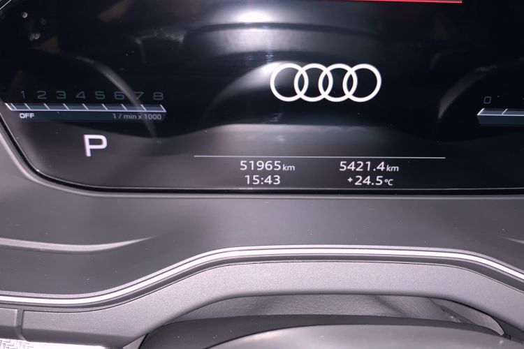 Used Audi Q5L 2022 45T Luxury Dynamic Model Odometer Close Up