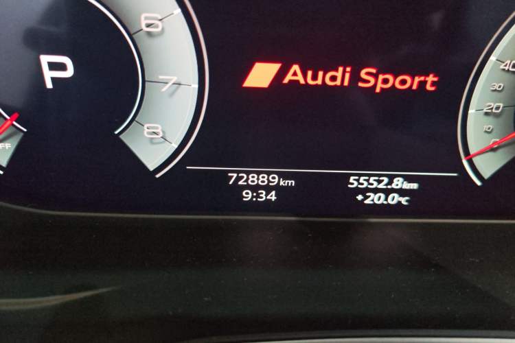 Used Audi Q5L 2022 Updated 40T Luxury Dynamic Edition Odometer Close Up