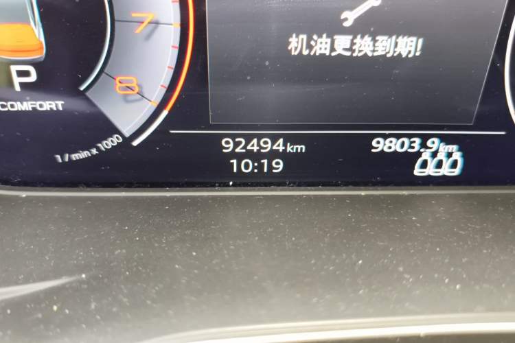 Used Audi Q5L 2022 40T Luxury Elegant Model Odometer Close Up