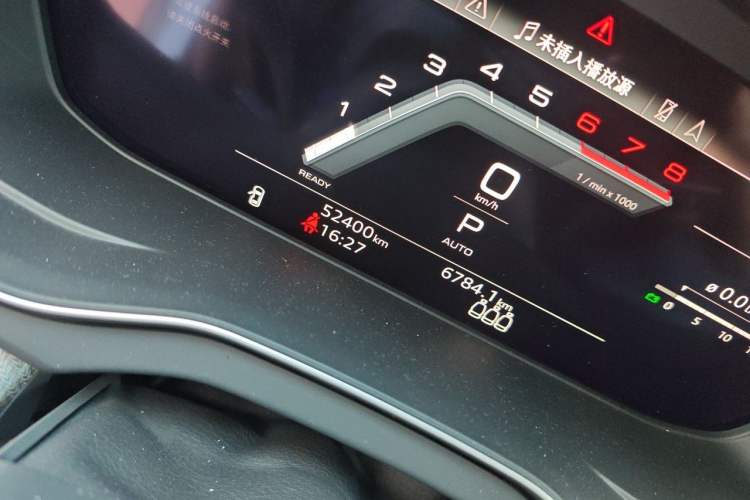 Used Audi Q5L 2022 40T Fashionable and Dynamic Model Odometer Close Up