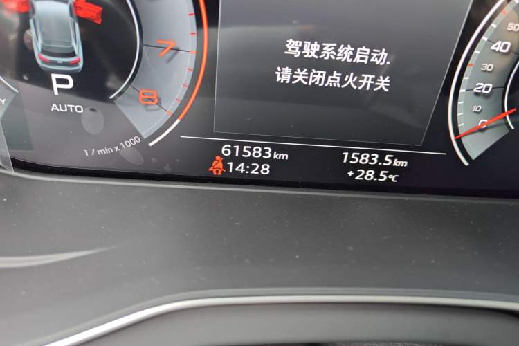 Used Audi Q5L 2022 40T Fashionable and Dynamic Model Odometer Close Up