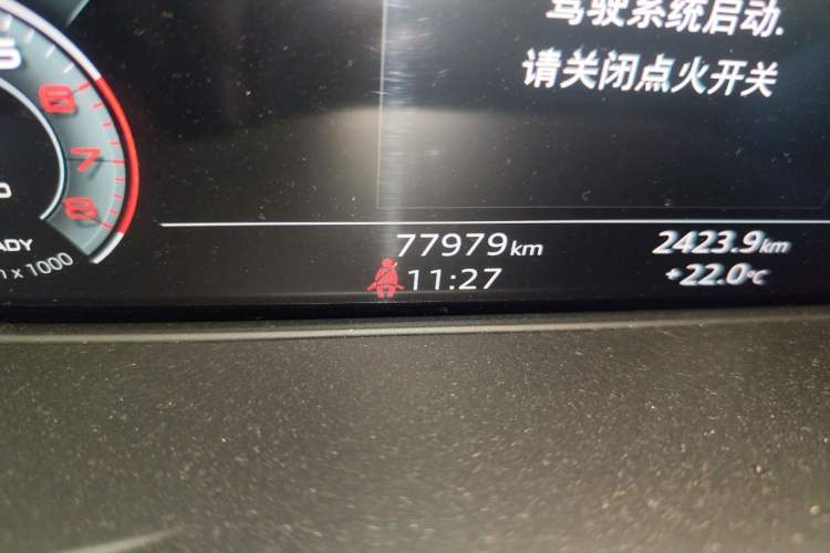 Used Audi Q5L 2022 40T Luxury Dynamic Model Odometer Close Up