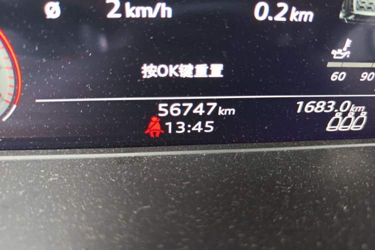 Used Audi Q5L 2022 40T Luxury Dynamic Model Odometer Close Up