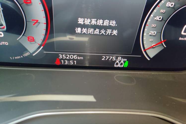 Used Audi Q5L 2022 40T Fashionable and Dynamic Model Odometer Close Up