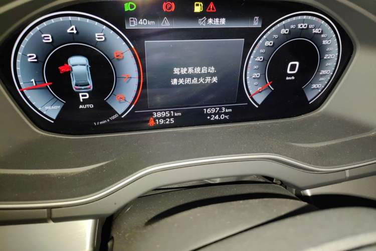 Used Audi Q5L 2022 40T Fashionable and Dynamic Model Odometer Close Up