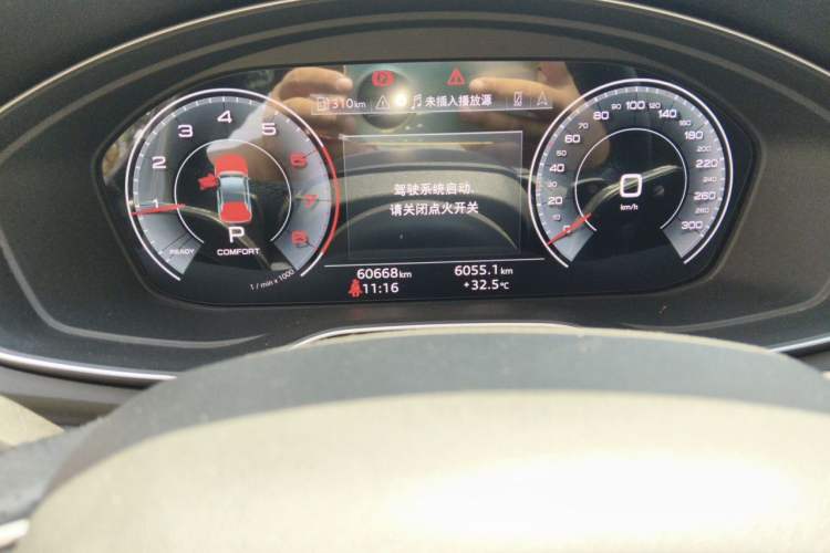 Used Audi Q5L 2022 40T Luxury Dynamic Model Odometer Close Up