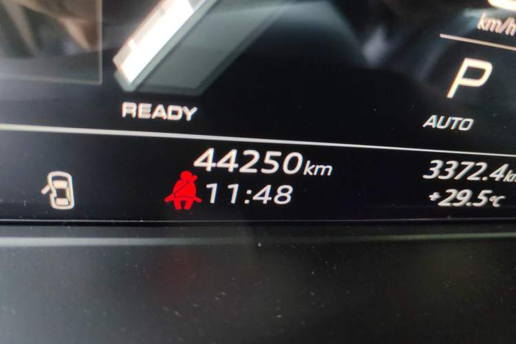 Used Audi Q5L 2022 Updated 40T Luxury Dynamic Edition Odometer Close Up
