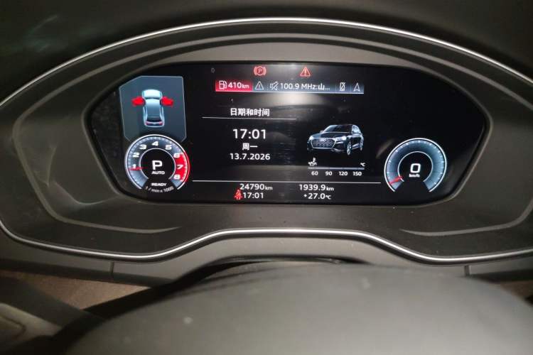 Used Audi Q5L 2022 40T Fashionable and Elegant Model Odometer Close Up