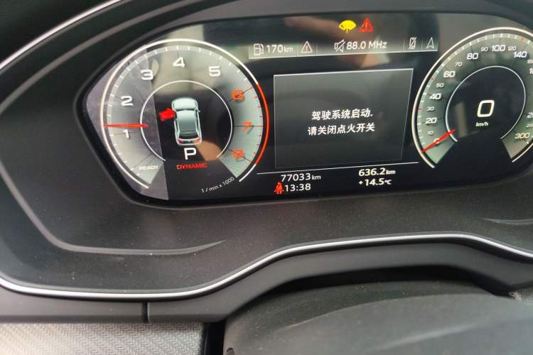 Used Audi Q5L 2022 40T Luxury Dynamic Model Odometer Close Up