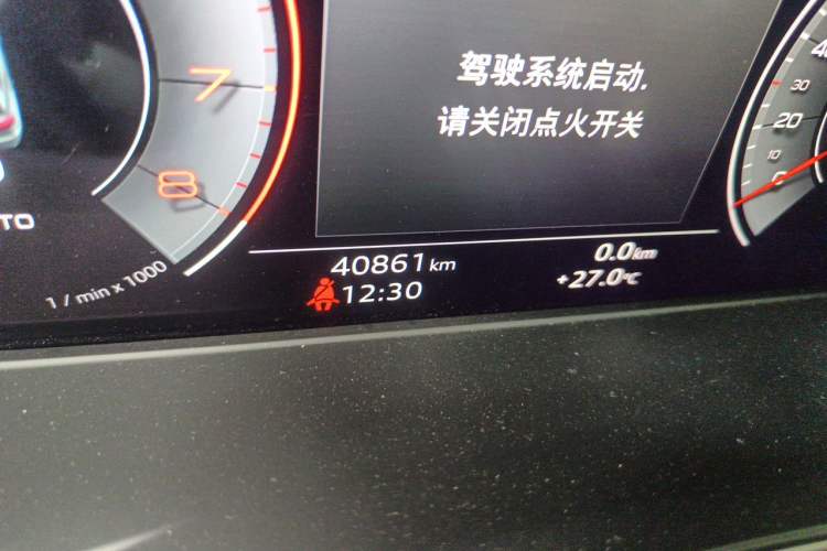 Used Audi Q5L 2022 40T Fashionable and Dynamic Model Odometer Close Up