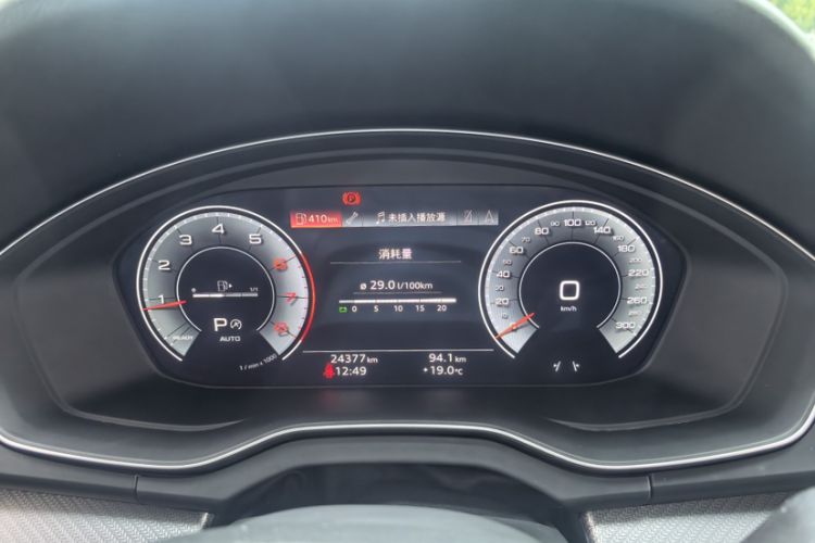 Used Audi Q5L 2022 40T Fashionable and Dynamic Model Odometer Close Up