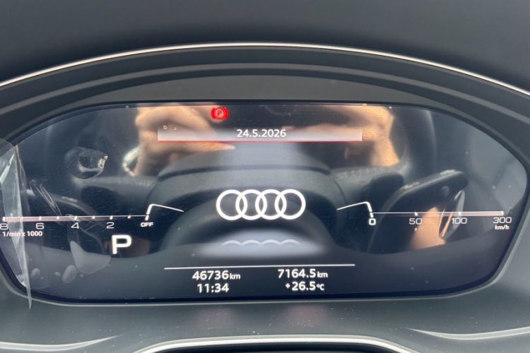 Used Audi Q5L 2022 40T Fashionable and Dynamic Model Odometer Close Up