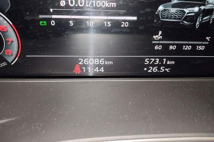 Used Audi Q5L 2022 40T Fashionable and Dynamic Model Odometer Close Up