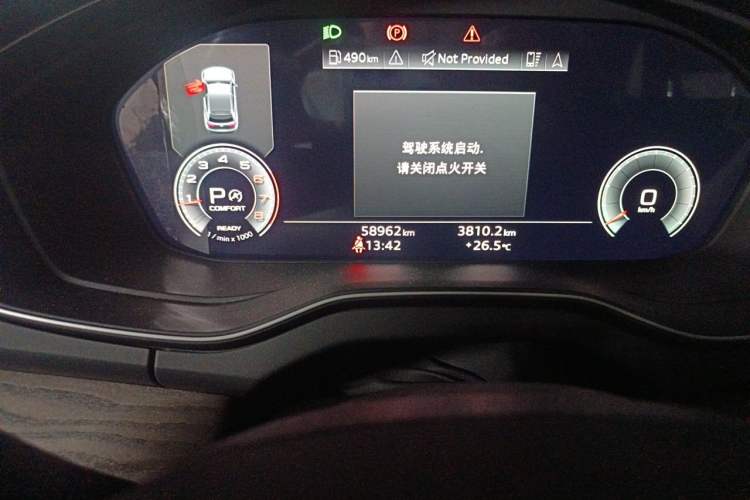 Used Audi Q5L 2022 40T Fashionable and Elegant Model Odometer Close Up