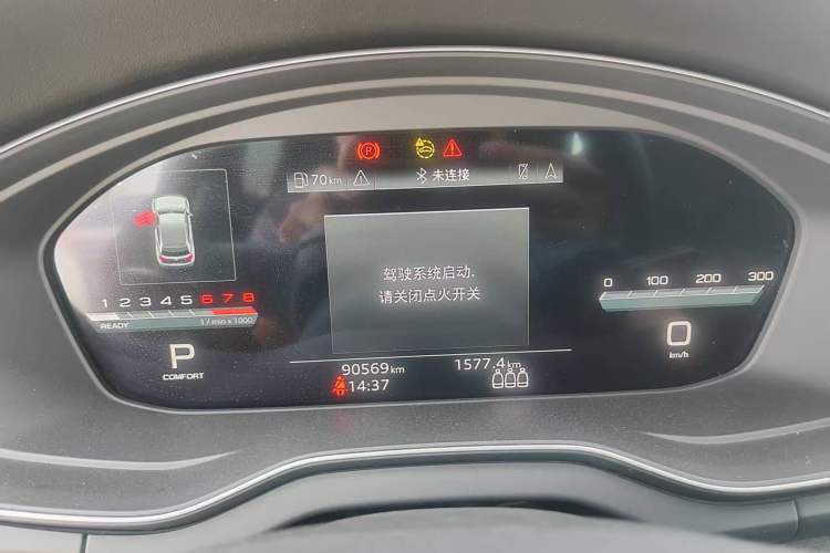 Used Audi Q5L 2022 40T Fashionable and Dynamic Model Odometer Close Up