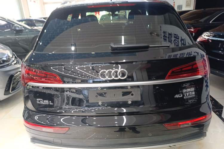 Used Audi Q5L 2022 40T Fashionable and Elegant Model Rear