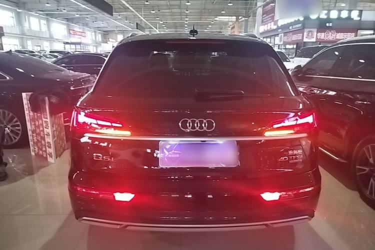 Used Audi Q5L 2022 40T Fashionable and Elegant Model Rear