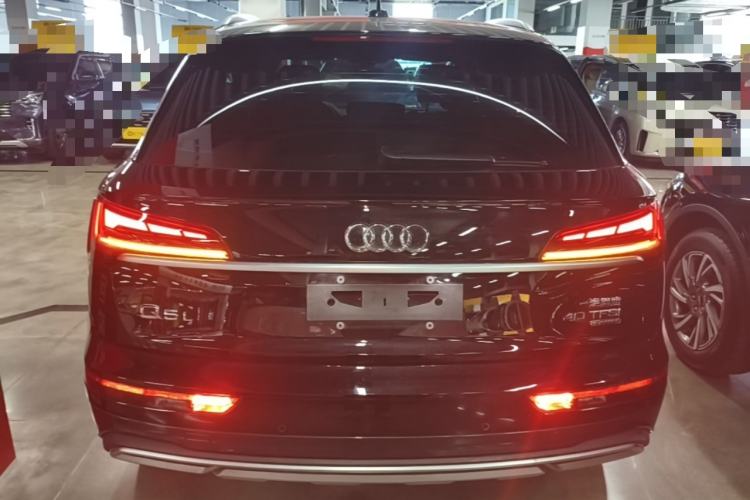 Used Audi Q5L 2022 40T Fashionable and Elegant Model Rear