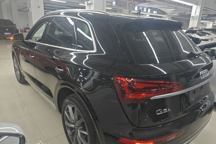 Used Audi Q5L 2022 40T Fashionable and Dynamic Model Rear Left 45 Deg