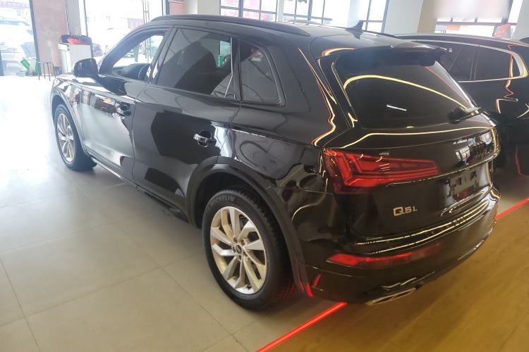 Used Audi Q5L 2022 40T Luxury Dynamic Model Rear Left 45 Deg