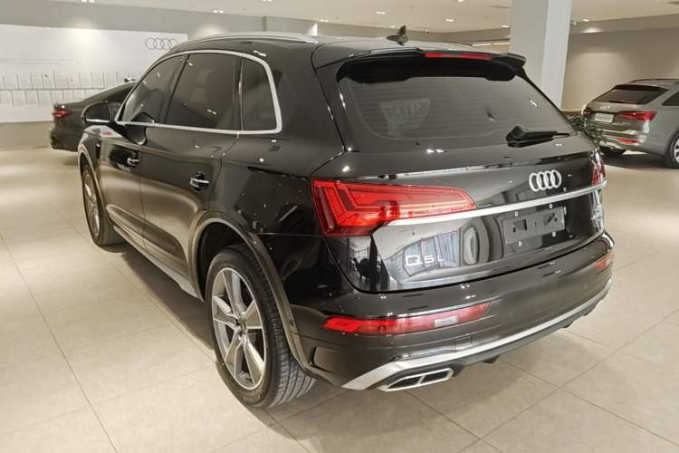 Used Audi Q5L 2022 40T Luxury Dynamic Model Rear Left 45 Deg