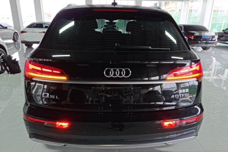 Used Audi Q5L 2022 40T Fashionable and Elegant Model Rear
