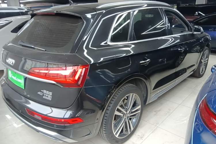 Used Audi Q5L 2022 40T Luxury Dynamic Model Rear Right 45 Deg