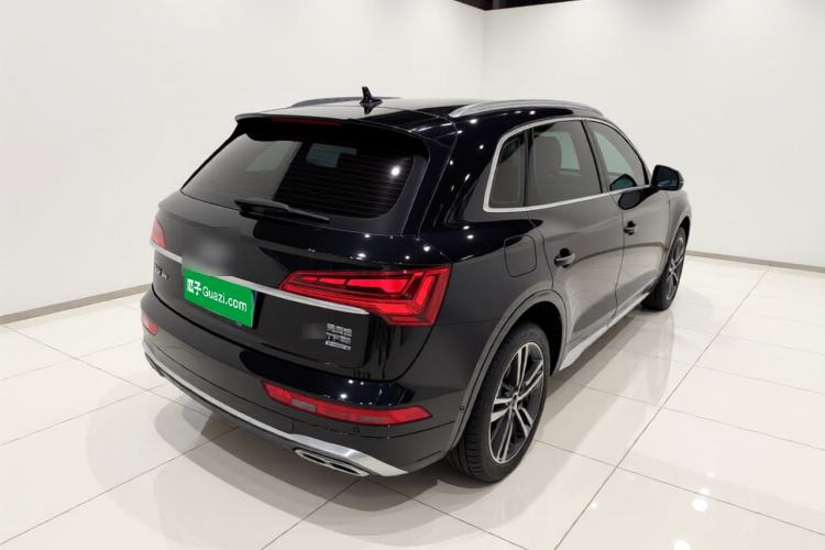 Used Audi Q5L 2022 40T Luxury Dynamic Model Rear Right 45 Deg