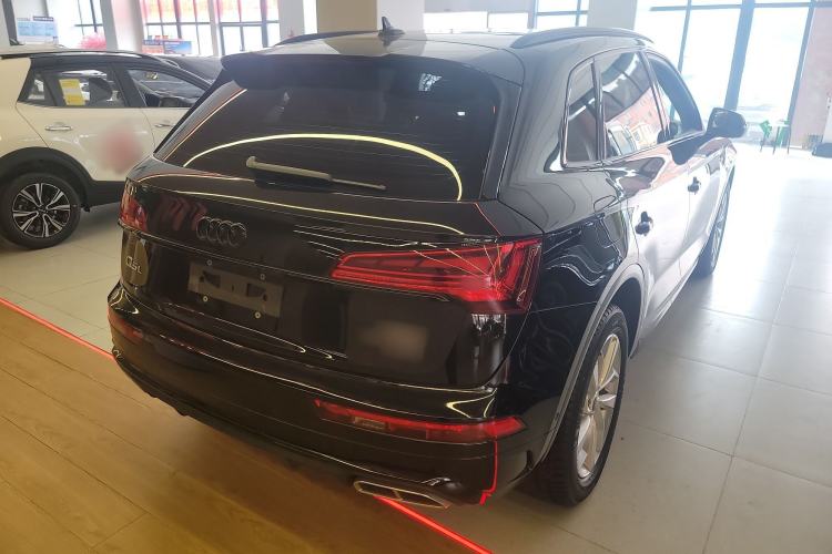 Used Audi Q5L 2022 40T Luxury Dynamic Model Rear Right 45 Deg