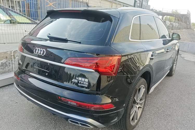 Used Audi Q5L 2022 45T Luxury Dynamic Model Rear Right 45 Deg
