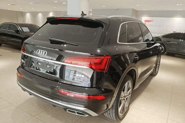 Used Audi Q5L 2022 40T Luxury Dynamic Model Rear Right 45 Deg