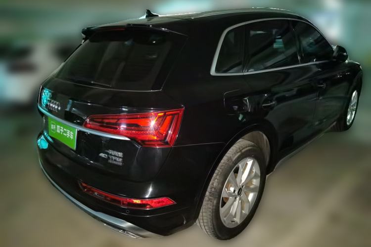 Used Audi Q5L 2022 40T Luxury Dynamic Model Rear Right 45 Deg
