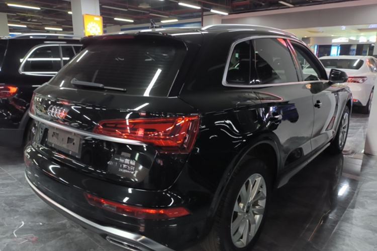Used Audi Q5L 2022 40T Luxury Dynamic Model Rear Right 45 Deg
