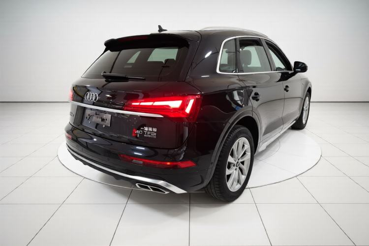 Used Audi Q5L 2022 40T Luxury Dynamic Model Rear Right 45 Deg
