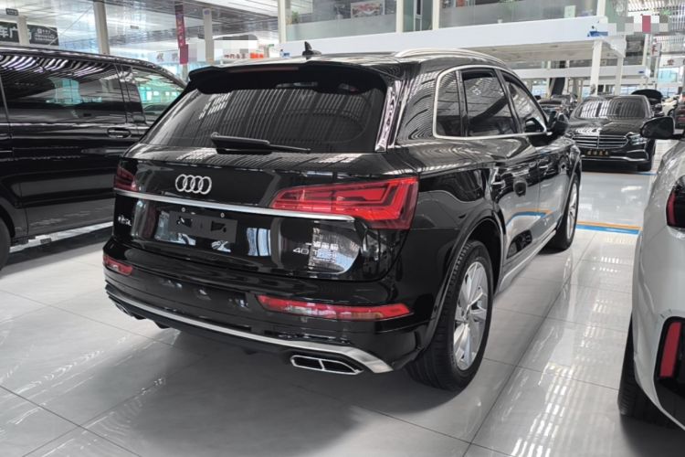 Used Audi Q5L 2022 40T Luxury Dynamic Model Rear Right 45 Deg