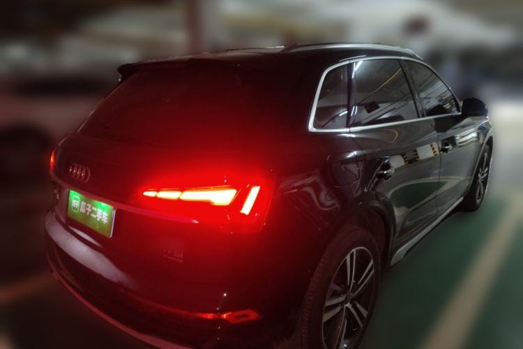 Used Audi Q5L 2022 40T Luxury Dynamic Model Rear Right 45 Deg