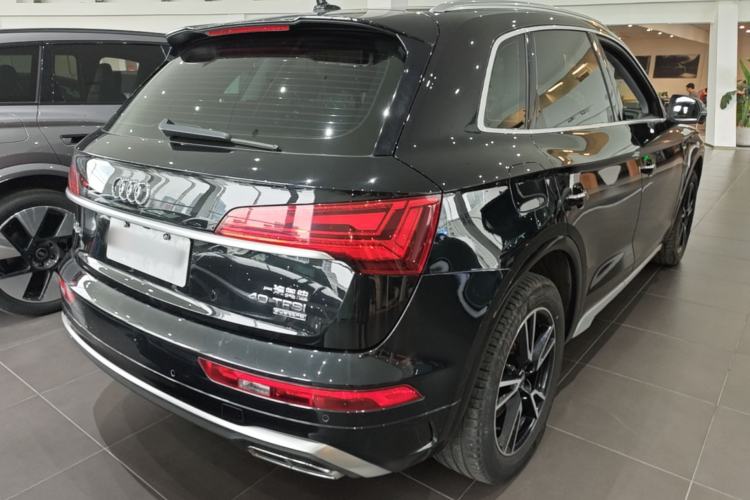Used Audi Q5L 2022 40T Fashionable and Dynamic Model Rear Right 45 Deg
