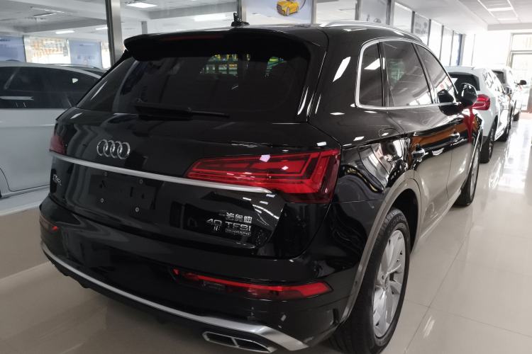 Used Audi Q5L 2022 40T Luxury Dynamic Model Rear Right 45 Deg