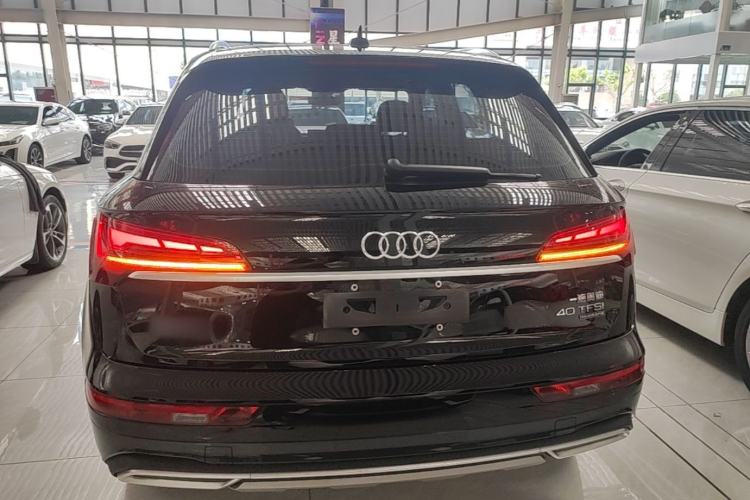 Used Audi Q5L 2022 40T Fashionable and Elegant Model Rear