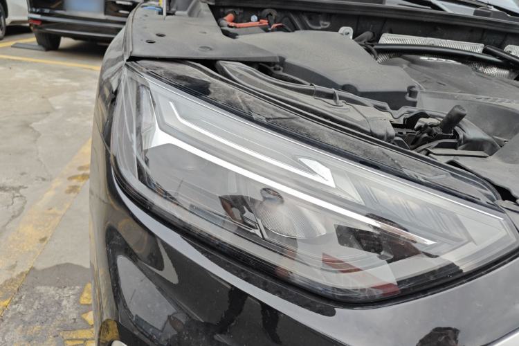 Used Audi Q5L 2022 40T Fashionable and Dynamic Model Right Front Headlight