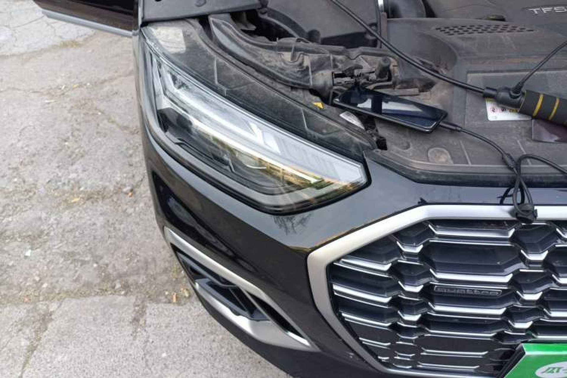 Used Audi Q5L 2022 40T Fashionable and Dynamic Model Right Front Headlight