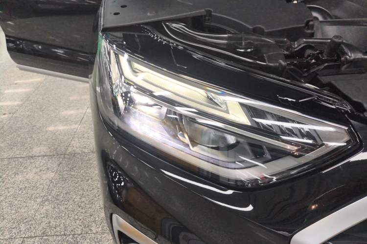 Used Audi Q5L 2022 40T Luxury Elegant Model Right Front Headlight