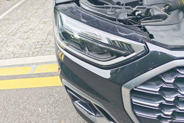 Used Audi Q5L 2022 40T Fashionable and Dynamic Model Right Front Headlight